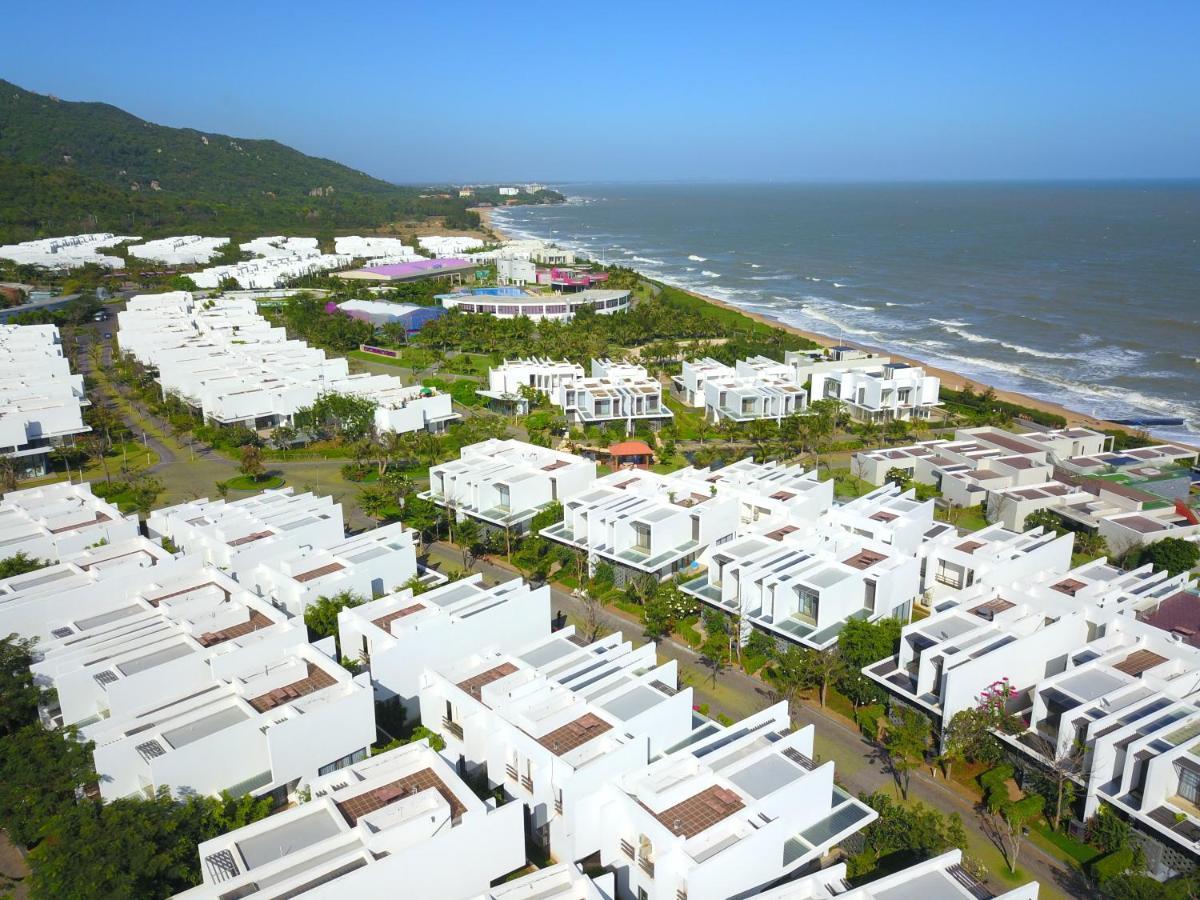 Okinawa Villas And Beach Club - Oceanami Resort Long Hai Exterior foto