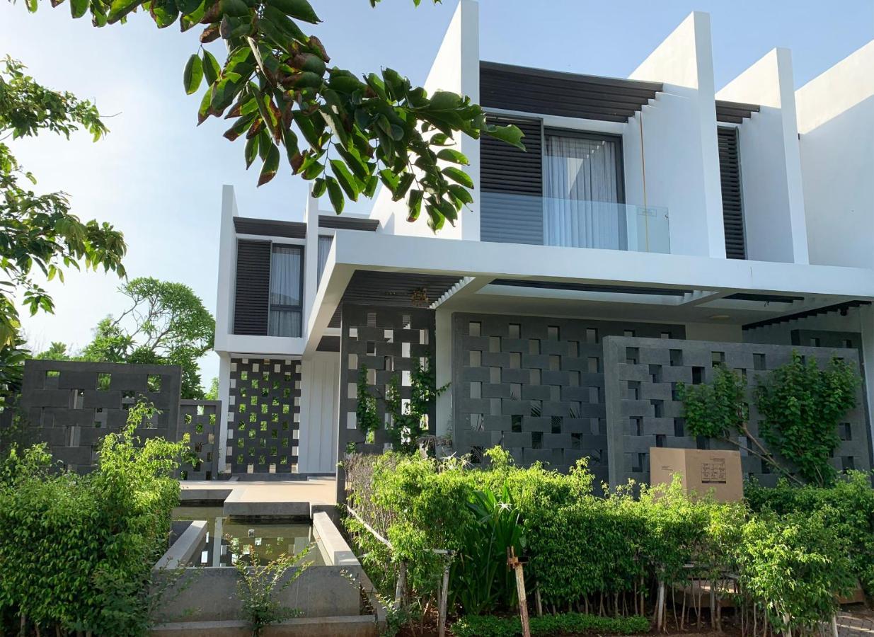 Okinawa Villas And Beach Club - Oceanami Resort Long Hai Exterior foto